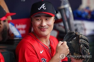 <b>애틀랜타 홈 데뷔전</b> 치른 <b>김하성</b>, 수비는 합격·타격은 절반의 성공