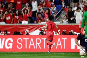 <b>손흥민</b> 1골1도움 <b>원맨쇼</b>! 한국, 미국 원정서 전반 2-0 마쳐