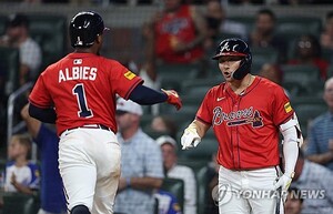 이정후 이어 <b>김하성</b>도 <b>멀티히트</b>… ATL 홈팬들에 강렬한 인상