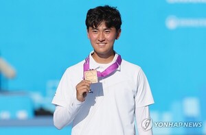 막내가 해냈다… <b>김제덕</b>, 광주 세계양궁선수권 <b>동메달</b>