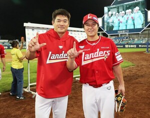 SSG 축제의 날… 3위 굳히기에 <b>최정</b>-<b>노경은 대기록</b>까지 터졌다