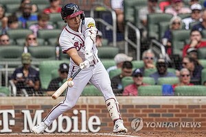 '시즌 첫 <b>3안타</b>' 폭발 <b>김하성</b>, 볼넷 포함 4출루 <b>맹활약</b>