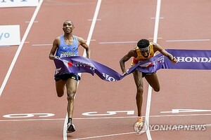 세계선수권 마라톤, 역대급 사건 발생… 1·2위 기록 동률→비디오 판독