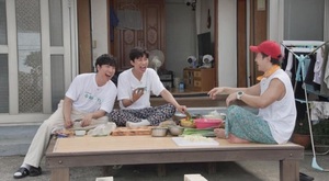 <b>임영웅</b>, 마을잔치 열고 은혜 갚는다…'섬총각 영웅' 마지막회 아쉽네