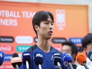 대역전극 서막 연 '1<b>도움</b>' <b>엄지성</b>, '前 토트넘 감독' 포스텍 울렸다