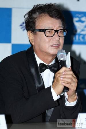 '폐기흉 악화' 개그맨 <b>전유성</b>, <b>위독설</b> 부인…이영자·김신영·최양락 병...