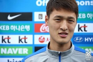 홍명보호 대형 악재… 쓰러진 <b>박용우</b>, <b>십자인대</b> 부상 의심