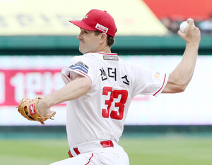 '<b>장염</b> 증세' <b>앤더슨</b>, 2차전도 출전 불투명… 이숭용 감독 "김건우가 10일...