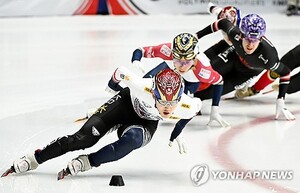 '男<b>쇼트트랙</b> 기대주' <b>임종언</b>, 1차 월드투어 '<b>2관왕</b>'... 계주 우승 견인