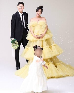 '<b>송재희</b>︎' <b>지소연</b>, 지난달 <b>쌍둥이</b> 남매 <b>출산</b> "3명서 5명으로 새 챕터...