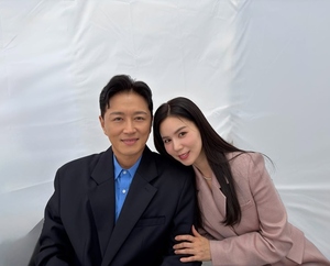 '<b>성인 입양</b> 논란' <b>진태현</b>, "후원 아닌 가족으로 살고 싶었다"