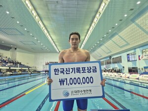 '괴물 신인 탄생인가' <b>김영범</b>, 황선우 넘고 남자 <b>자유형</b> 100m <b>한국</b>新