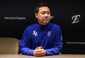 '운명의 5차전' 앞둔 <b>박진만 감독</b> "와이스 투입은 예상 못했으나 이겨낼...