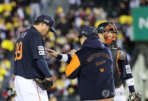 '박동원 투런포' <b>류현진</b>, 3회도 안돼 충격의 7<b>실점</b> '4-0이 4-7로' [KS 2]