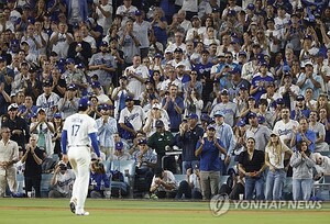 '<b>오타니</b> 6이닝 <b>4실점</b>' LAD, TOR에 2-6 패 '2승2패' [WS4]