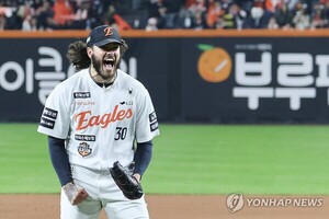 '<b>폰세</b>는 할만큼 했다'... 6이닝 2실점 QS 호투[KS3]