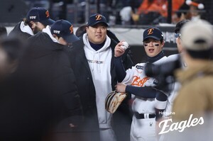 '1승3패' 한화, 초강수 던졌다… 김경문 감독 "<b>류현진</b>, <b>불펜 등판</b> 자청"...