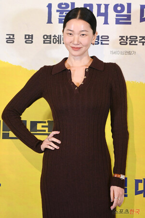 <b>장윤주</b>, <b>가슴</b> 성형 의혹에 입 열었다 "100% 내 거… 母 <b>유전</b>, 언니들 내...
