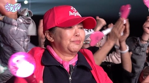 <b>송가인</b> '<b>엄마아리랑</b>' 부르자 母 송순단 오열…"딸 고생 생각하면 가슴 ...
