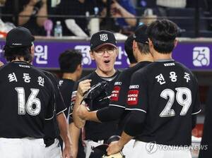 <b>이강철</b> kt wiz <b>감독</b>, '제2의 안현민' 만들까... "눈에 띄는 선수 있어"