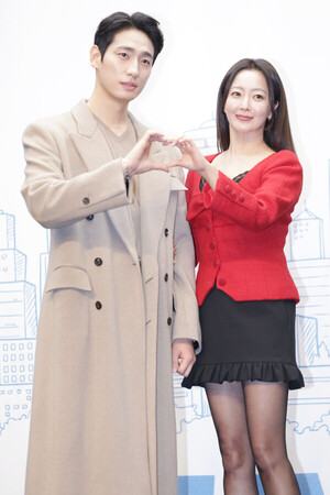 <b>김희선</b>·윤박, '<b>다음생은</b> 없으니까' 연상연하 부부