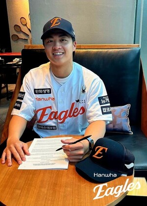 '준우승' <b>한화</b>, 亞쿼터 선수로 대만 좌완 <b>왕옌청 영입</b>