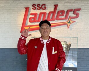 <b>SSG</b>, 선수단 운영 3군 체계로 전환… 조동찬, 임훈, 봉중근 등 7명 합류