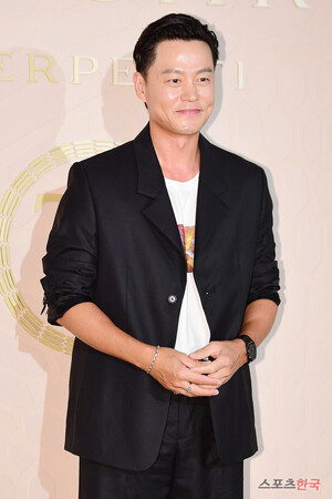 <b>이서진</b>, 유명 女가수와 '열애' 인정… "나에겐 스타"