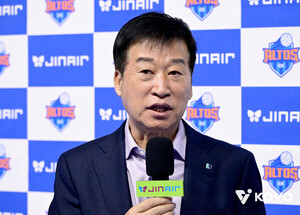 '7연패' <b>김호철</b> IBK <b>감독</b>, 끝내 <b>자진사퇴</b> 선언 "오늘까지인 것 같아"