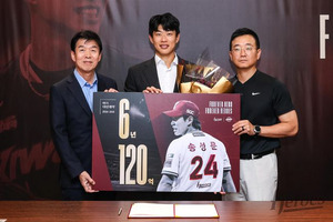 'MLB <b>도전</b>' <b>송성문</b>, 한은회 2025 최고 선수 선정... 신인상 안현민
