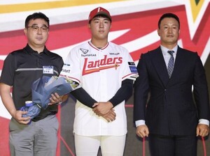 'SSG 입단' <b>김민준</b>, '2025 <b>퓨처스 스타대상</b>' 야구 <b>대상</b>... 농구는 에디 다...