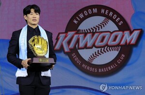 'MLB 도전' 키움 송성문, 2025 <b>리얼글러브 어워드</b> 올해의 선수상 수상