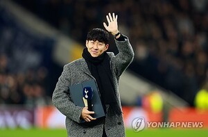 '전설의 <b>귀환</b>' <b>손흥민</b>, <b>토트넘</b> 홈 방문해 울컥 "항상 스퍼스와 함께"