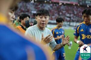 울산HD "<b>신태용</b>, <b>부적절 행위</b> 인지하고 조치… 축협에 설명"
