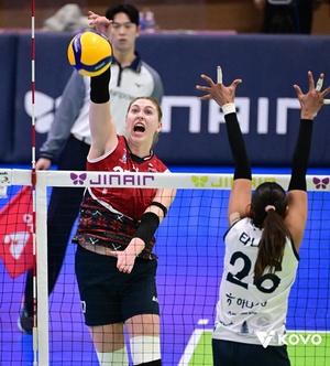 도로공사 독주 체제 무너뜨렸다… 2위 <b>현대건설</b>, 1위 도로공사 꺾고 승...