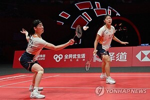 '해냈다' 배드민턴 女 복식 <b>백하나</b>-<b>이소희</b>, <b>왕중왕전</b> 2연패 쾌거