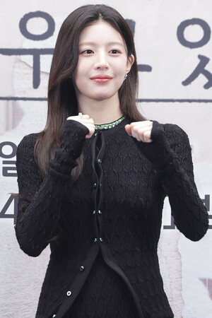 고윤정의 완벽한 변신, 무결점 미모를 넘어선 그녀만의 독보적인 매력 분석