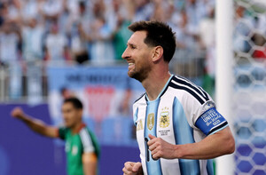 역시 축구 'GOAT'… '사상 첫 WC 6번째 출전' <b>메시</b>, 17분만에 알제리전 득...