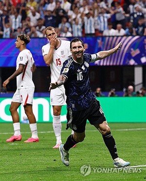 '신' 메시 강림... <b>아르헨</b>, 잉글랜드에 2-1 극장 역전승해 <b>결승행</b>[월드컵...