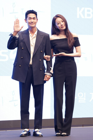 배정남·박유나, 다정한 투샷