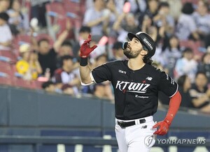 '로하스 이후 6년만의 대기록'…'9홈런' <b>kt</b> wiz <b>힐리어드</b>, 7월 월간 <b>MVP</b> 등...