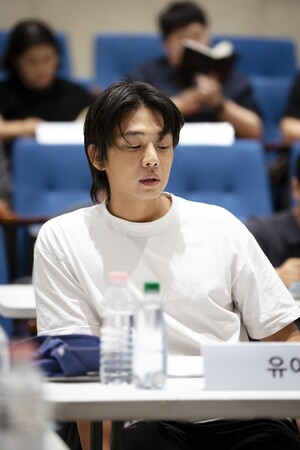 <b>유아인</b>, '파묘' 장재현 감독 신작 <b>복귀</b>… '<b>뱀피르</b>'서 청부업자 역 맡아