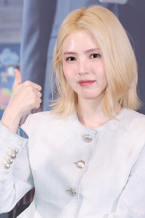 한소희, 영화 '인턴' 엄지척