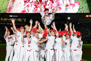 "이젠 새 자리에서 랜더스와 함께"… '21년 원클럽맨' <b>김성현</b>, 그라운드...