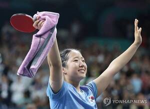 '초대박' 신유빈, 4강 진출 직전…여자<b>탁구</b> 단체전, 8강 싱가포르 상대...