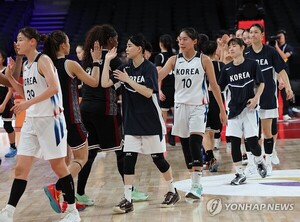'조사병단' 한국, '223cm 진격의 거인' <b>중국</b> 이겼다!...女 <b>농구</b> 결승행[...