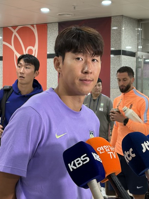 '차범근과 A매치 최다골 동률' <b>손흥민</b> "내 골 아닌 듯한데..."[현장 인터...