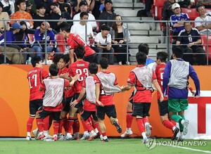 '지성아, 민혁아 해줘!' <b>축구</b>가 <b>한일</b>전서 통했다[AG 초점]