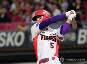 '슈퍼스타' 김도영이 해냈다…3위 <b>KIA</b>, LG 꺾고 <b>준PO 직행</b>